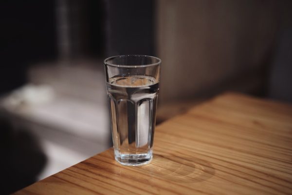 Hidratáltság szerepe a fogyásban: Tippek a megfelelő folyadékbevitelhez